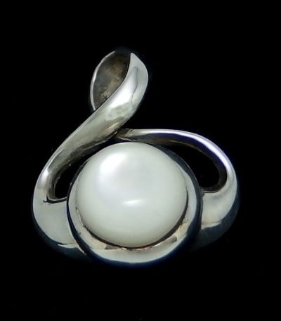 Silver-mother-pearl-necklace