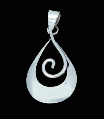 silver kiwiana necklace