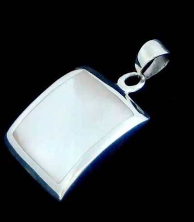 Silver shell necklace