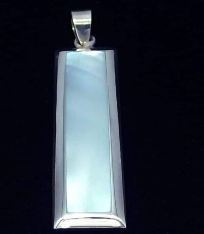 Silver shell necklace
