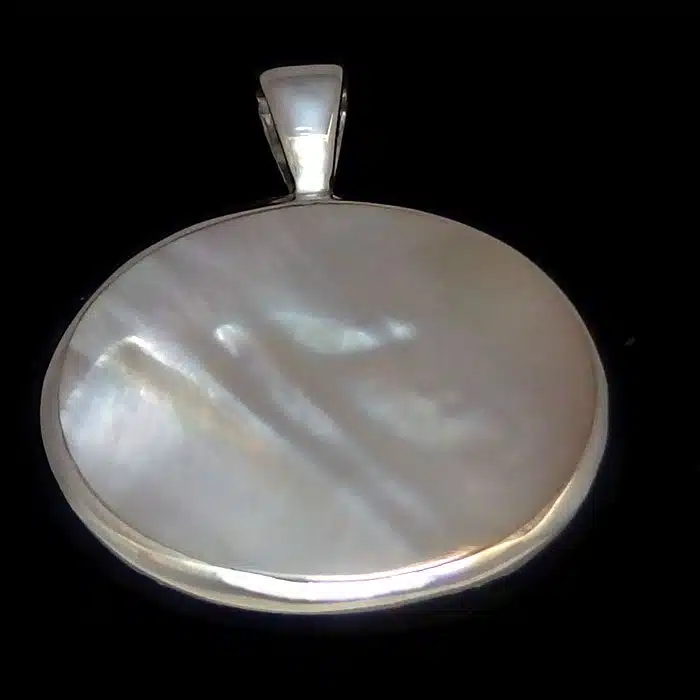 Large Oval Shell Pendant Mother pearl Necklace