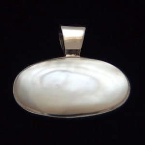 Mother pearl necklace