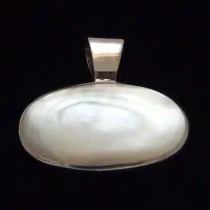 Mother pearl necklace