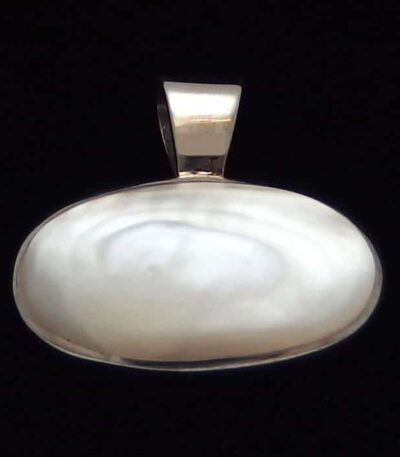 Mother pearl necklace