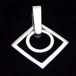Interlocking circle necklace