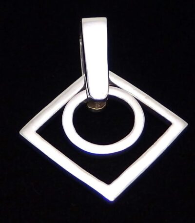 Interlocking circle necklace