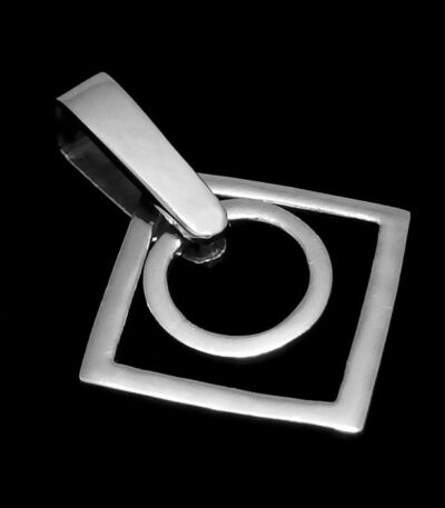 Circle interlocking pendant