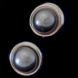 Grey pearl studs