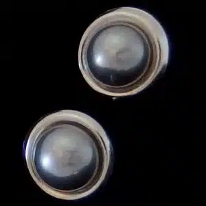 Grey pearl studs