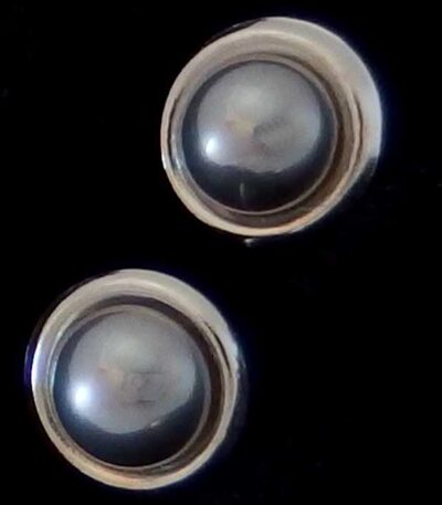 Grey pearl studs