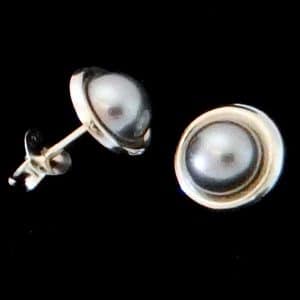 Grey pearl studs
