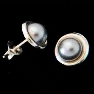 Grey pearl studs
