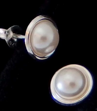 Pearl stud earrings NZ