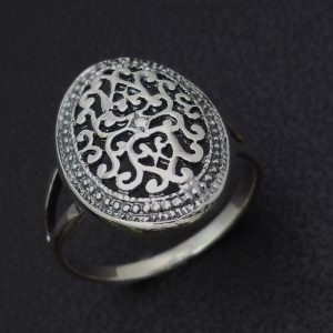 Female family crest ring