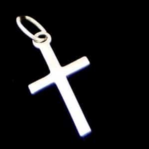 Cross-Pendant-Necklace