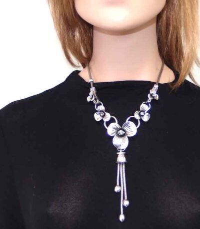 Chiunky statement necklace choker