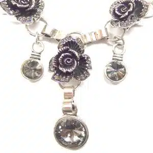 Chunky roses necklace