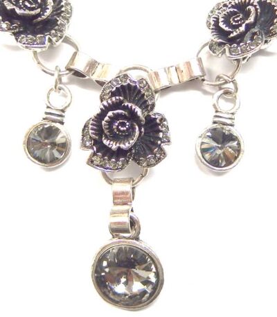 Chunky roses necklace