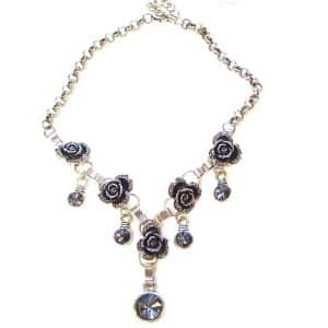 Chunky roses necklace
