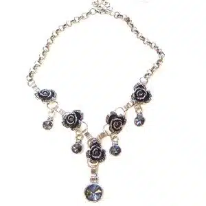 Chunky roses necklace