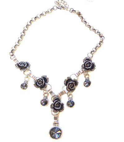 Chunky roses necklace
