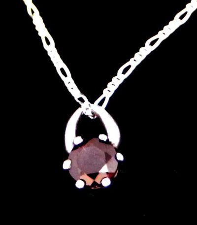 Cubic zirconia pendant