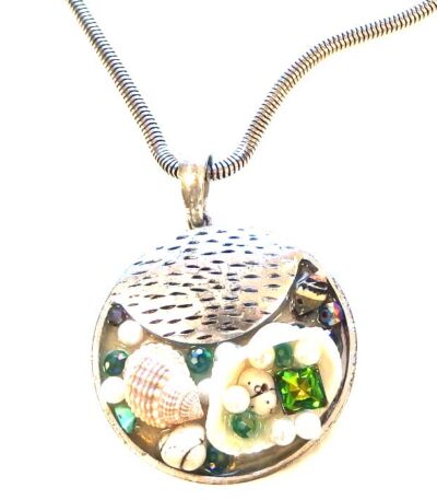 Statement short necklace