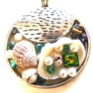 Statement short necklace