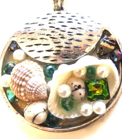 Statement short necklace