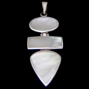 Mother pearl necklace
