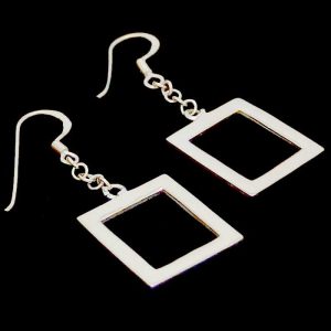 Silver dangling earring NZ