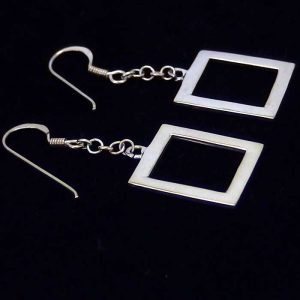 Silver dangling earring NZ