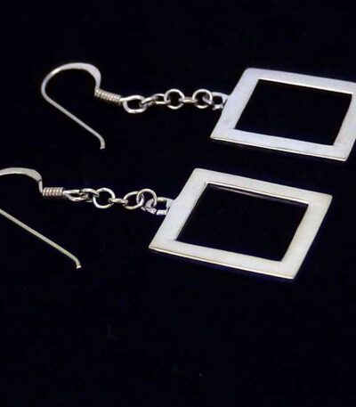 Silver dangling earring NZ