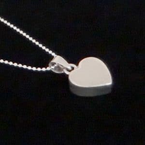 Simple heart necklace