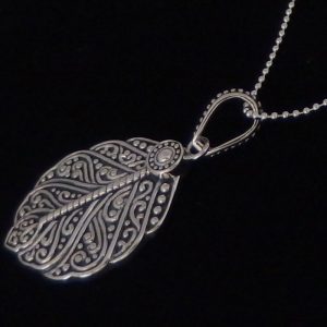 Vintage leaf pendant necklace