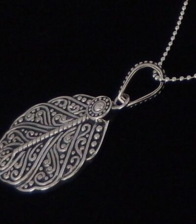 Vintage leaf pendant necklace