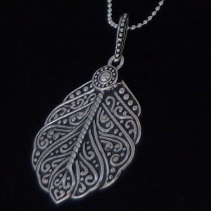 Vintage leaf pendant necklace