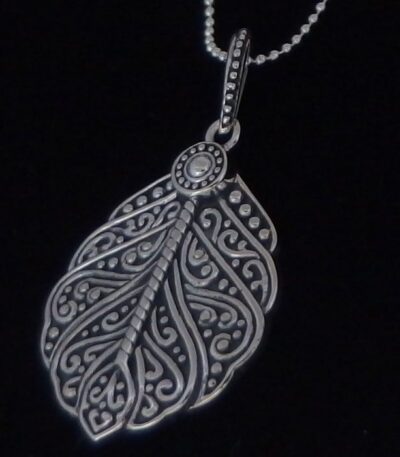 Vintage leaf pendant necklace