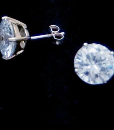 Round Cubic zirconia Studs