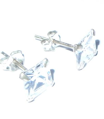 Cubic zirconia stud earring