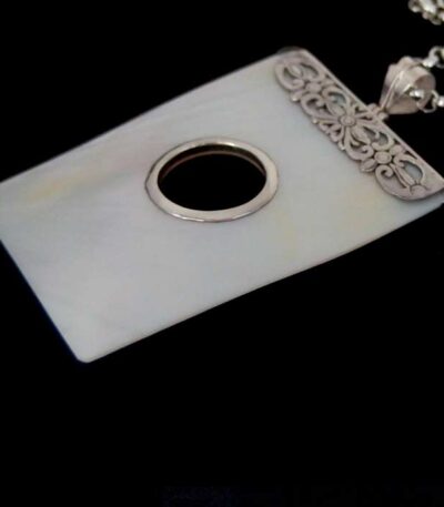 Vintage mother pearl necklace