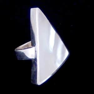 Long finger shell ring