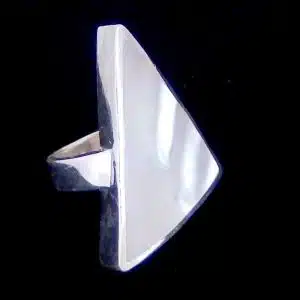Long finger shell ring