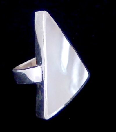 Long finger shell ring