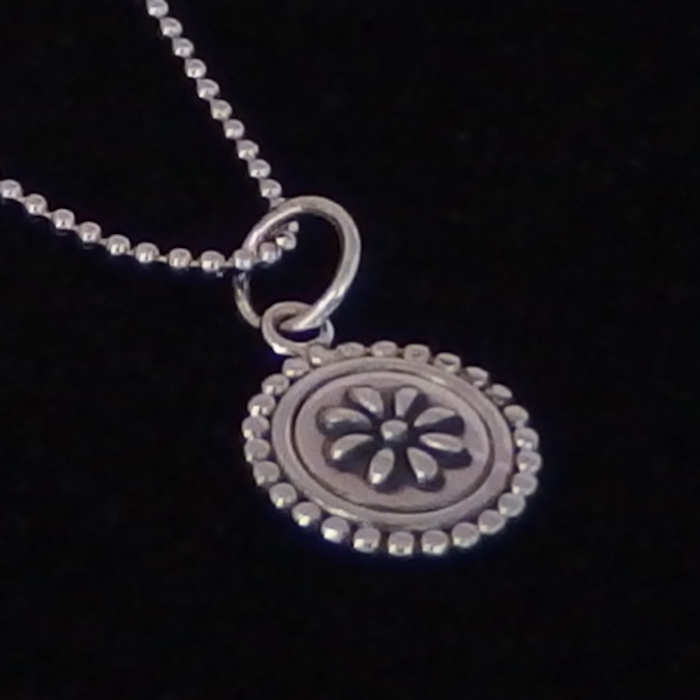 Silver Dainty Daisy Necklace NZ